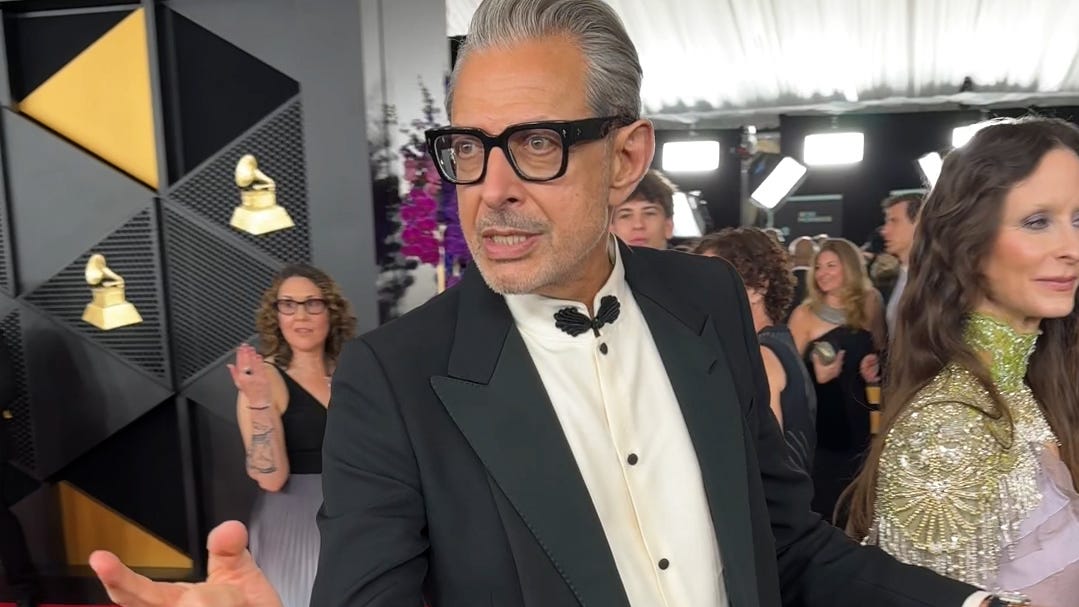 Jeff Goldblum shares a Steelers moment on the Grammys red carpet
