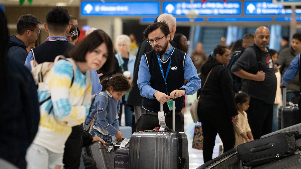 Travelers wait for their luggage in Terminal 4 on Nov. 22, 2023, at Sky Harbor International Airport in Phoenix.
