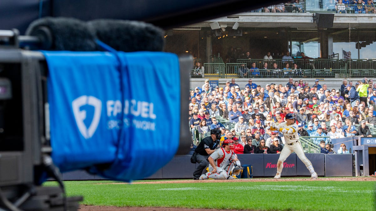 How do you watch Milwaukee Brewers games in 2026?