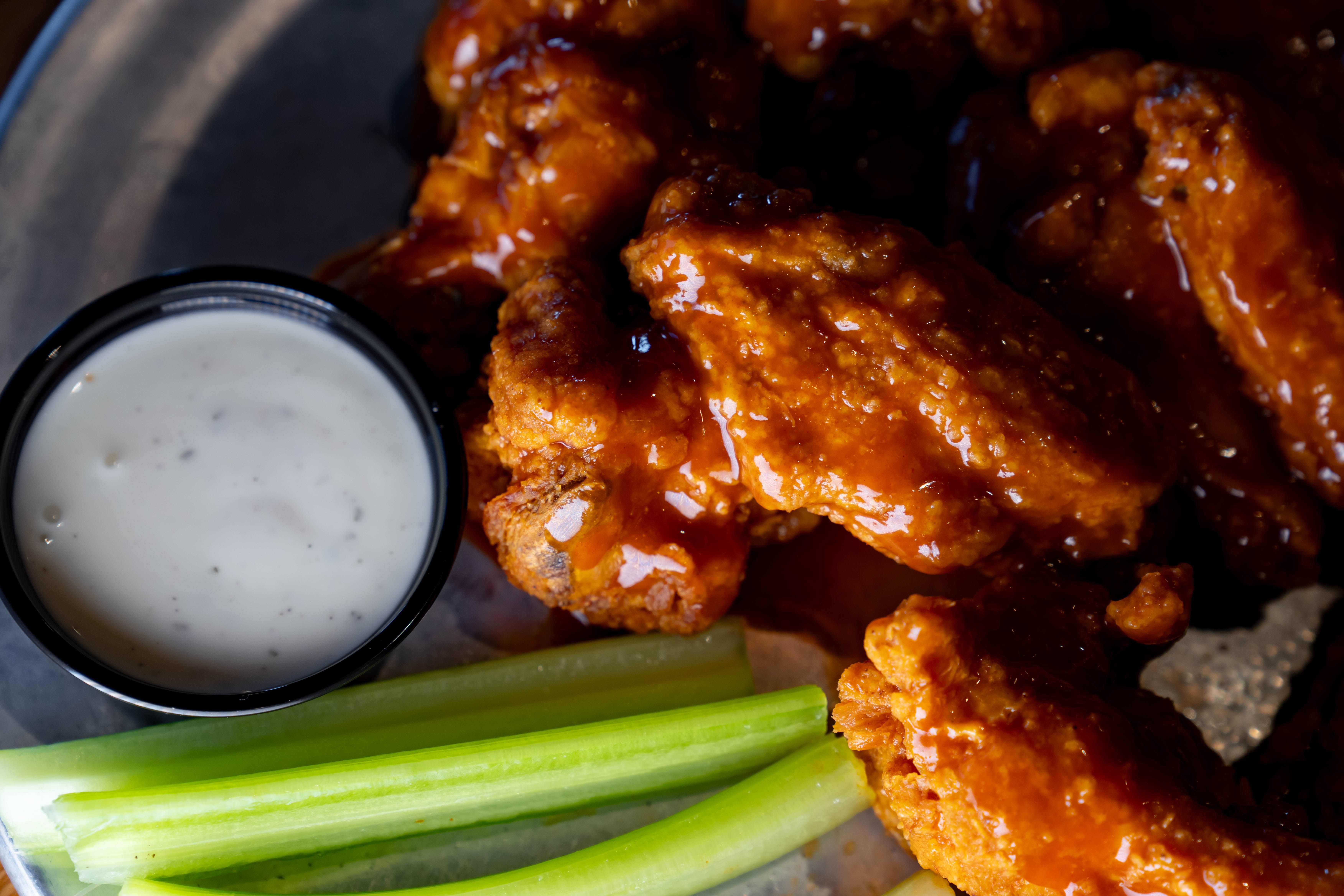 Who makes the best chicken wings in metro Phoenix? Here's who won The Republic's wing poll, and how to order them for your Super Bowl Sunday party.