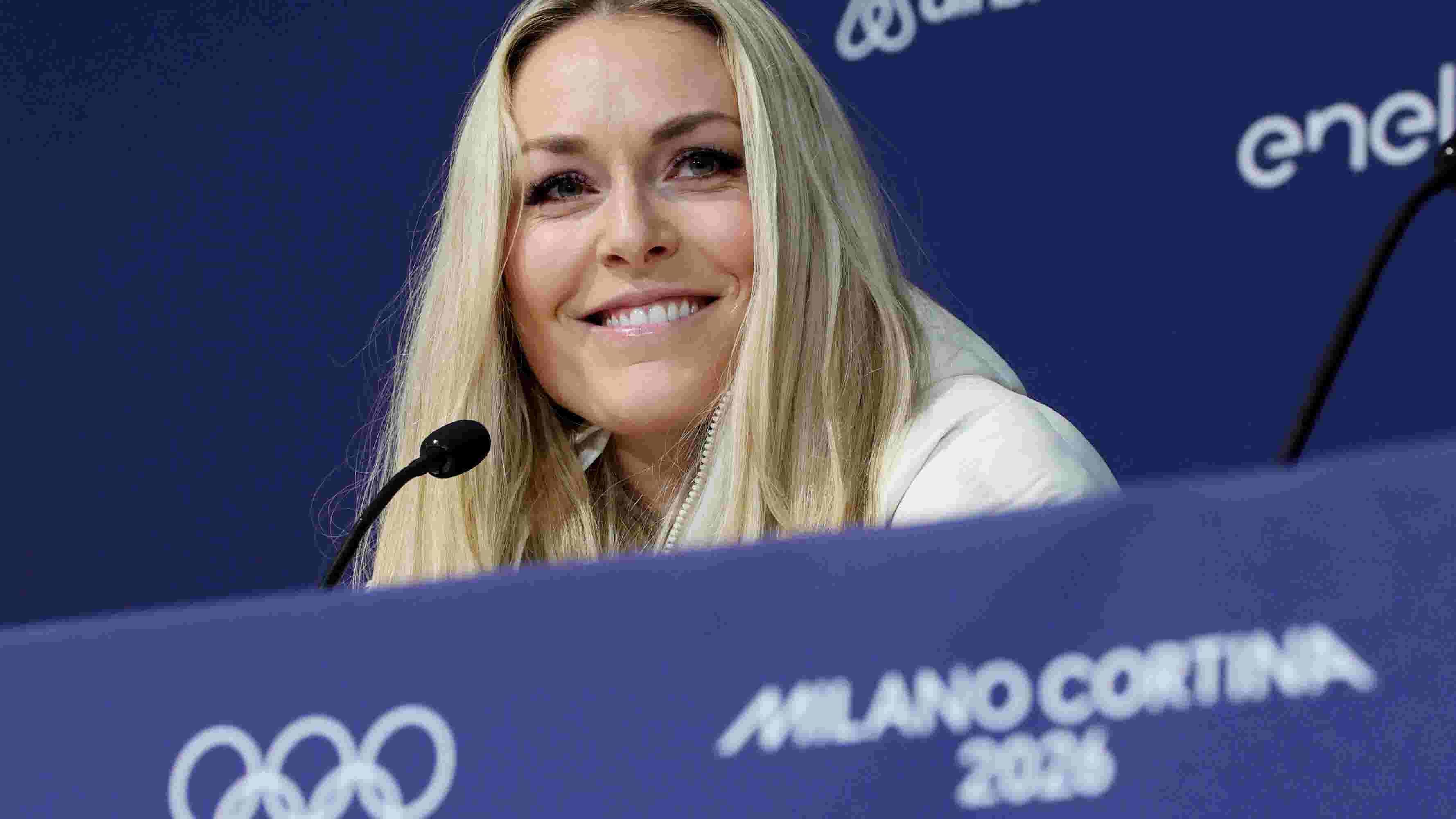 Vonn announces she will compete despite ruptured ACL