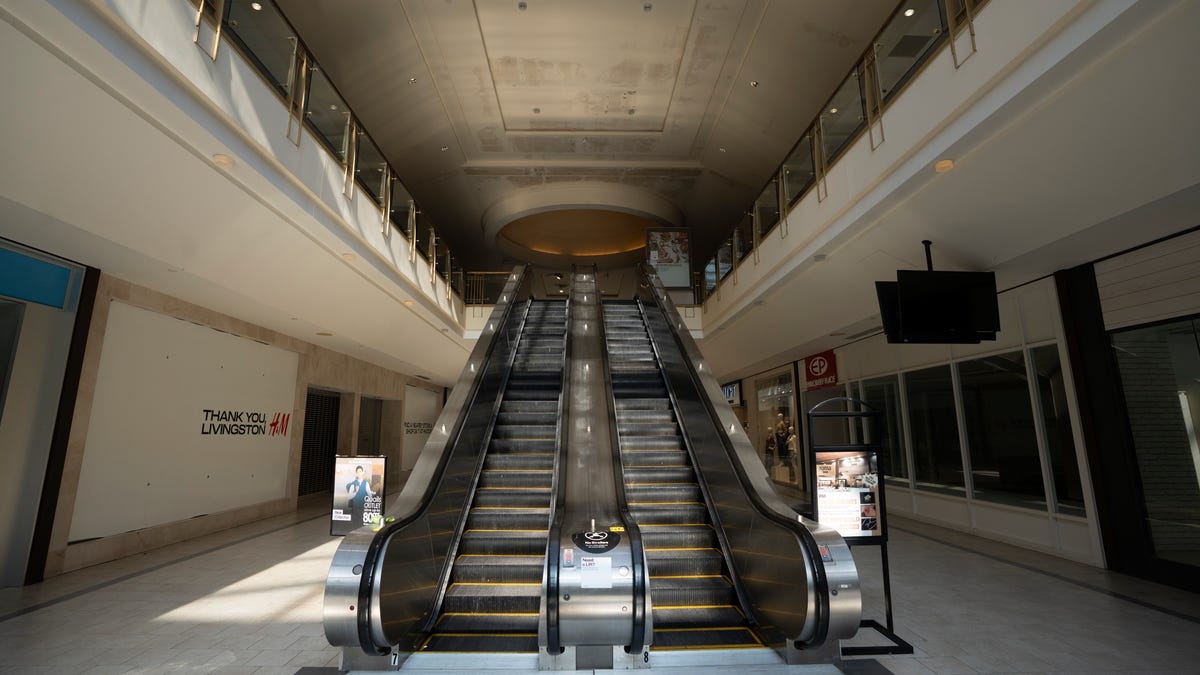 Zombie mall is dying in North Jersey, hit by ‘perfect storm’ Zombie mall is dying in North Jersey, hit by ‘perfect storm’