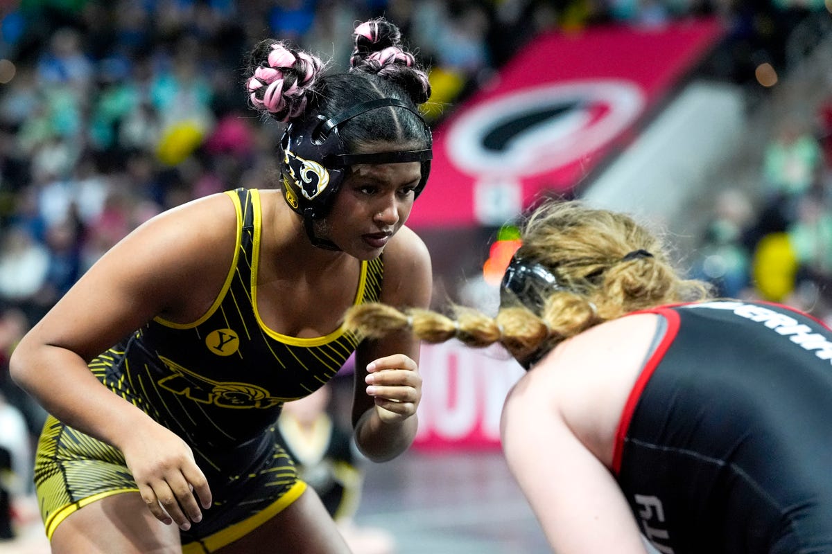 Iowa Girls Wrestling Class 2A: Key Highlights and Results from Day 1