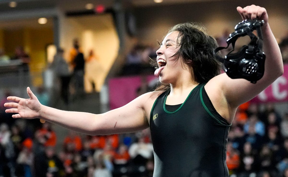 Iowa City Wrestlers Shine at 2026 Iowa Girls State Tournament