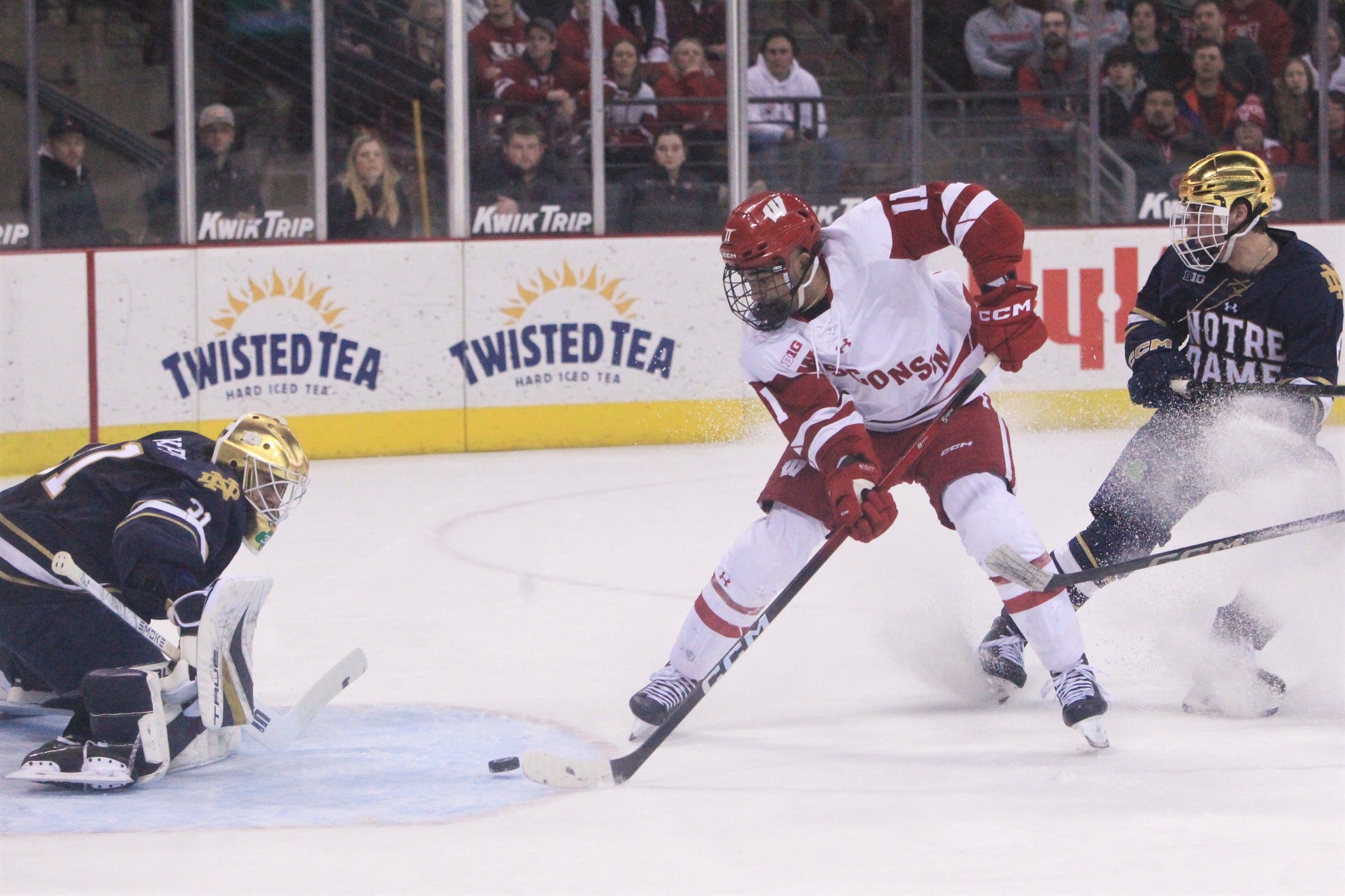 Wisconsin crushes No. 6 Penn State, gains home ice for B1G tournament