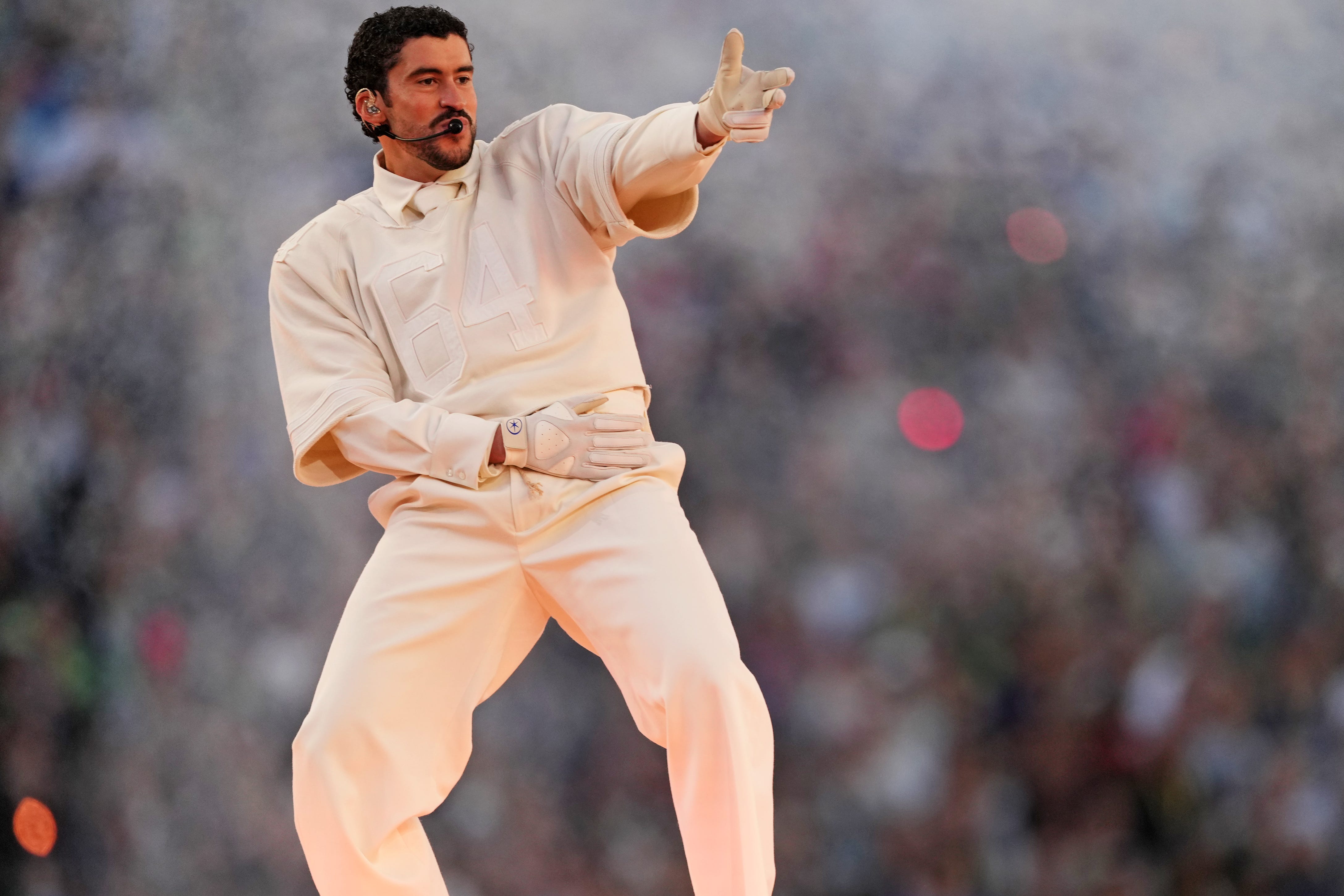 ¿Bad Bunny rompió normas del Super Bowl? La FCC concluye que no