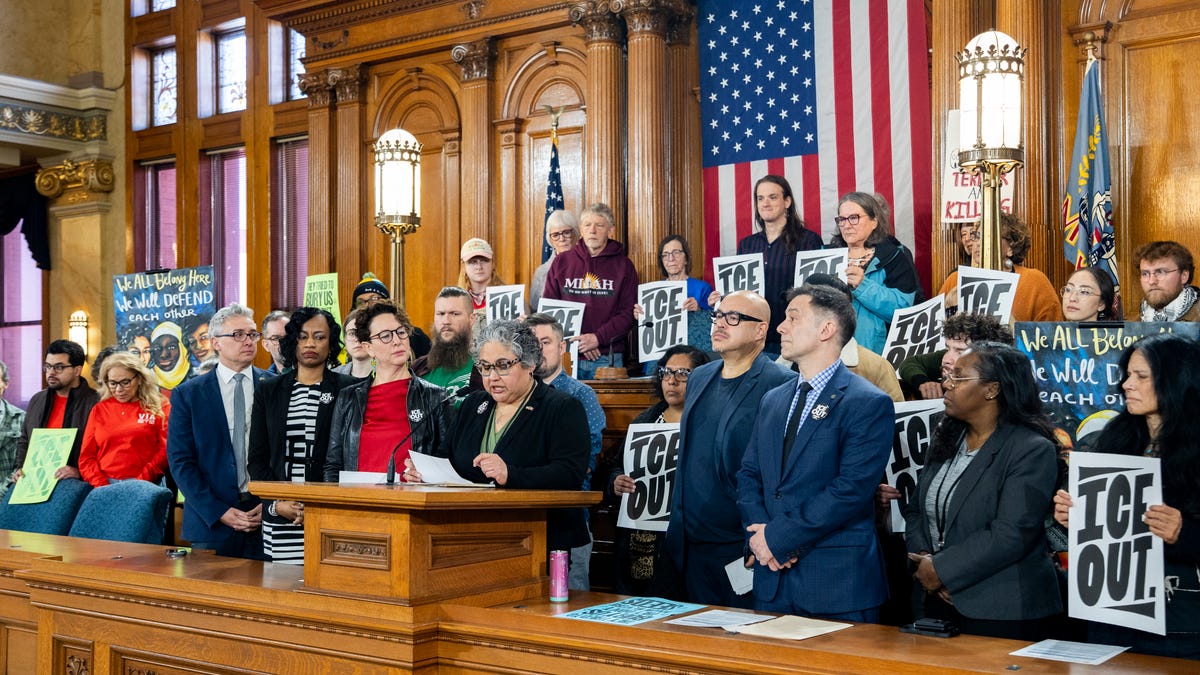 Milwaukee Council Bans ICE Agent Masks, Sets $5k–$10k Fines