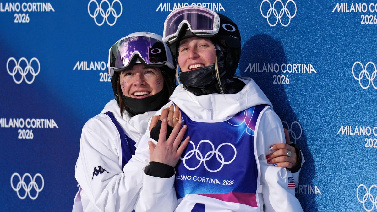 Jaelin Kauf, left, and Elizabeth Lemley react to the scoreboard after their runs in the women's moguls final. Lemley won gold, while Kauf claimed the silver.