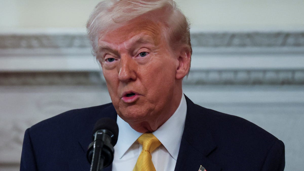 President Donald Trump hosts a business session with U.S. governors who are in town for the National Governors Association's (NGA) annual winter meeting, at the White House in Washington, D.C., U.S., February 21, 2025.