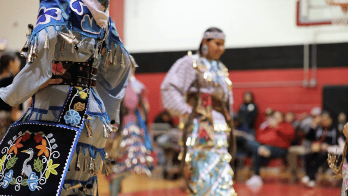 बे मिल्स कम्युनिटी कॉलेज को सांस्कृतिक गतिविधियों के लिए सॉल्ट ट्राइब से $10K मिलते हैं