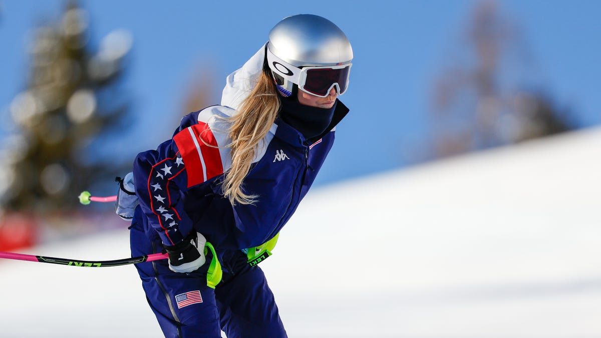 Lindsey Vonn shares 'pain has been hard to manage' after 6-hour surgery