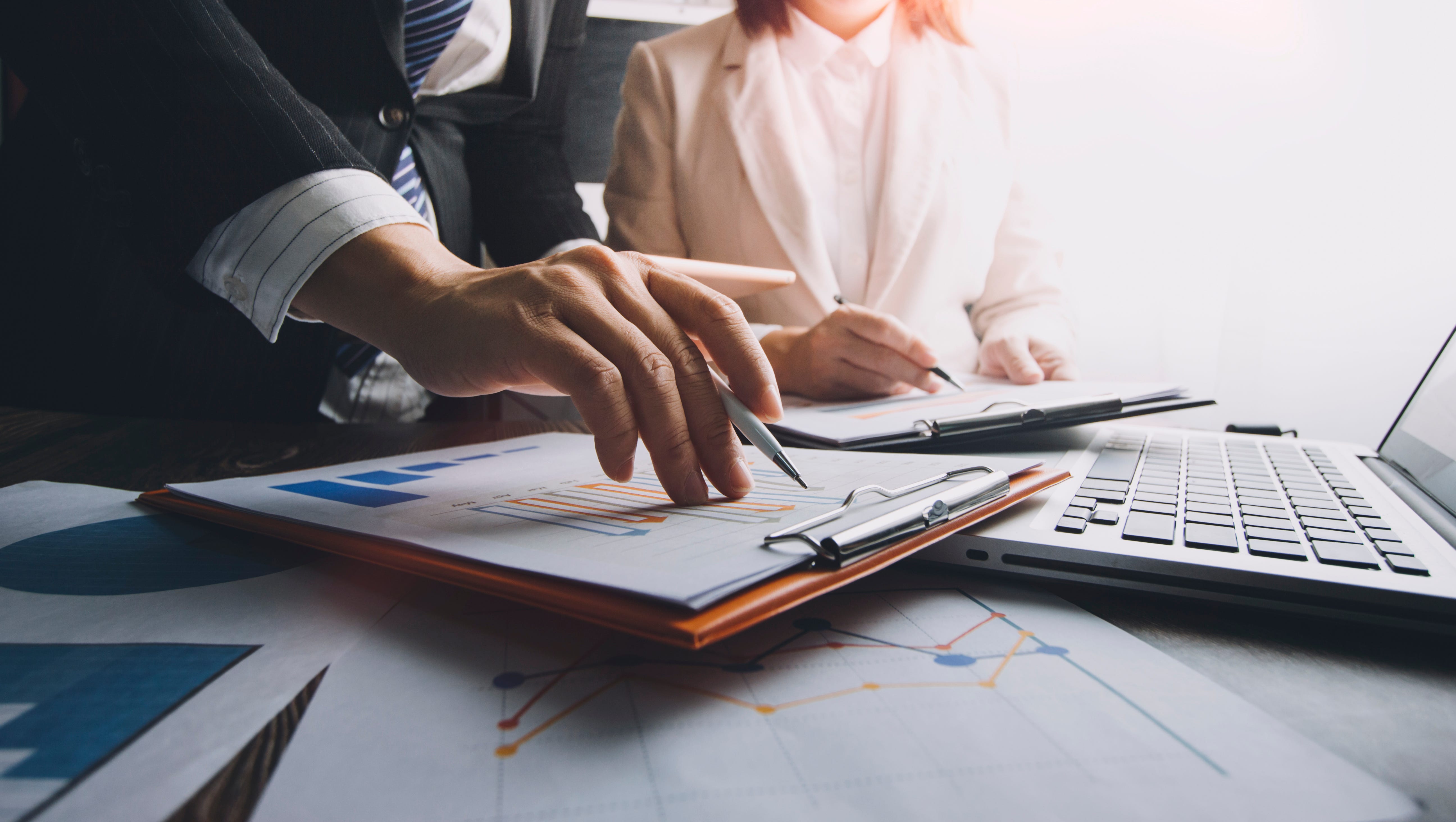 How a Competitor Analysis Tool Helps Businesses Improve Marketing ROI