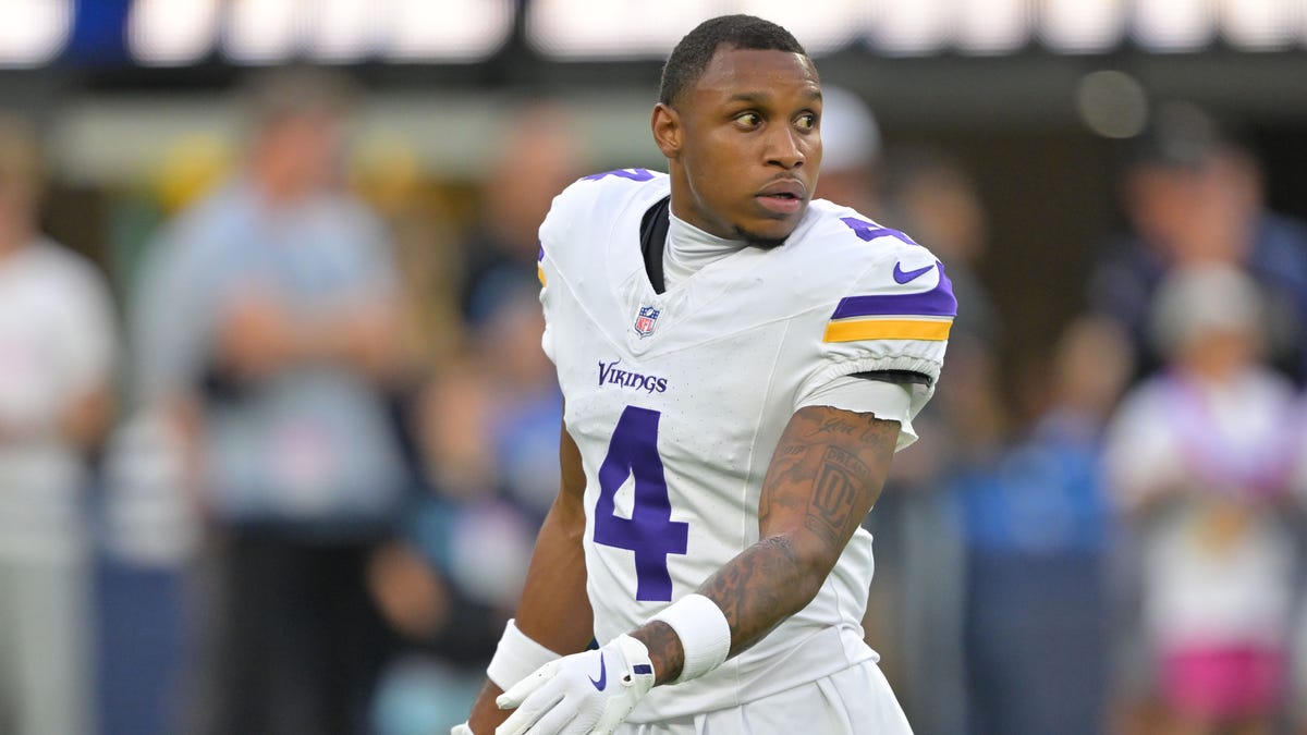 वाइकिंग्स के वाइड रिसीवर रोंडेल मूर का 25 वर्ष की आयु में निधन हो गया वाइकिंग्स के वाइड रिसीवर रोंडेल मूर का 25 वर्ष की आयु में निधन हो गया