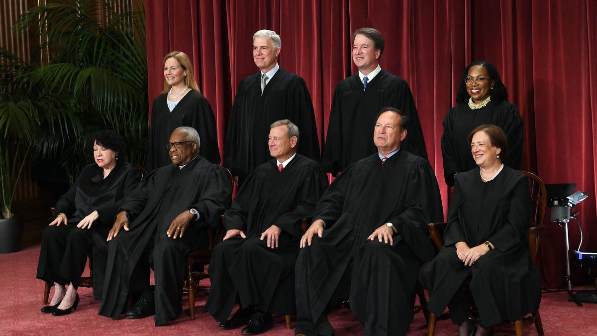 Which Supreme Court justices are attending the State of the Union?