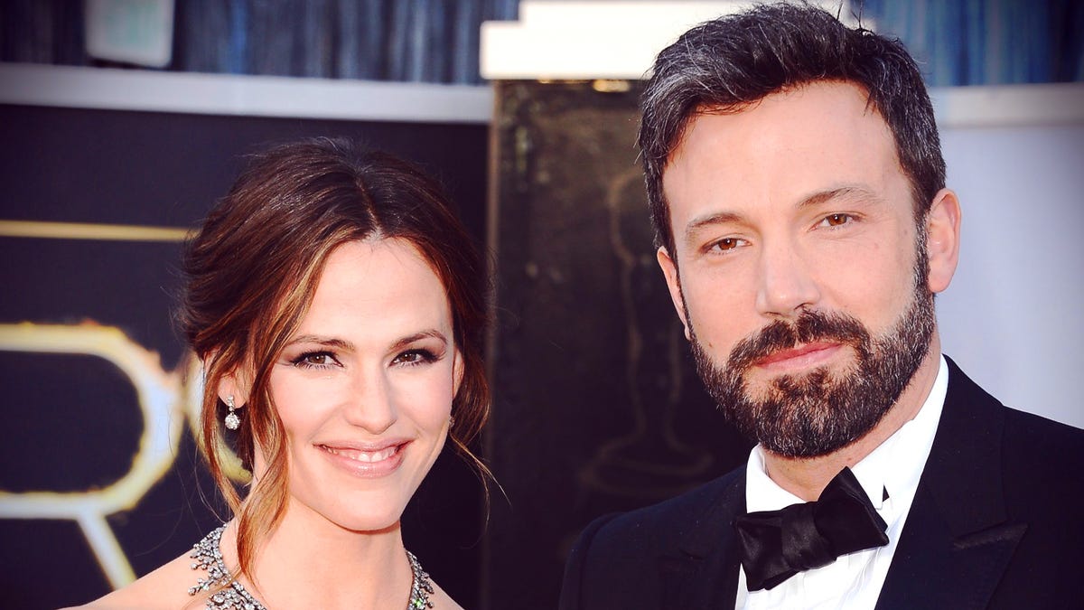 Jennifer Garner talks managing 'separate households' with Ben Affleck