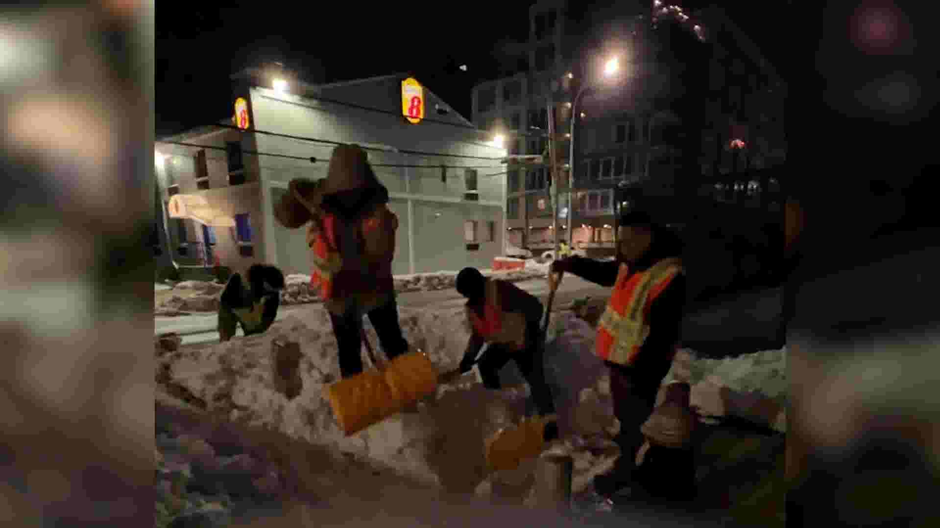 The shovelers behind New York&rsquo;s blizzard recovery