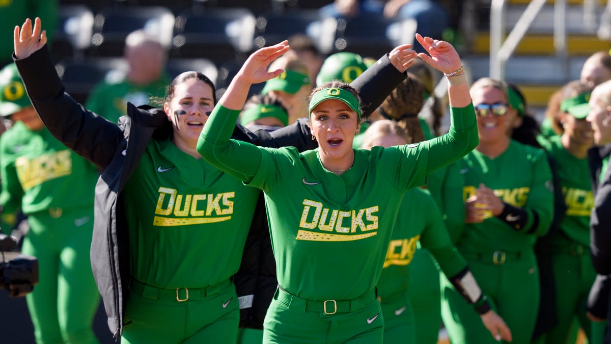 88907395007-ncaa-softball-oregon-vs-stet