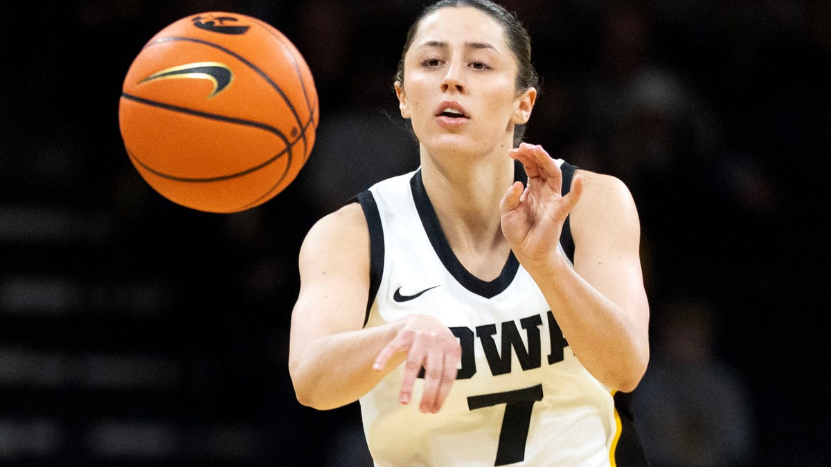 Ο γκαρντ μπάσκετ γυναικών της Αϊόβα, Addie Deal, εισέρχεται στην πύλη μεταγραφών