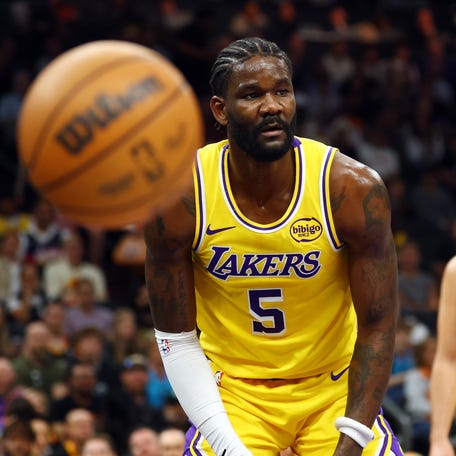Los Angeles Lakers center Deandre Ayton.