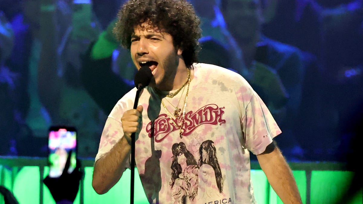 Benny Blanco's dirty feet sent fans into a tizzy. See his wild response.