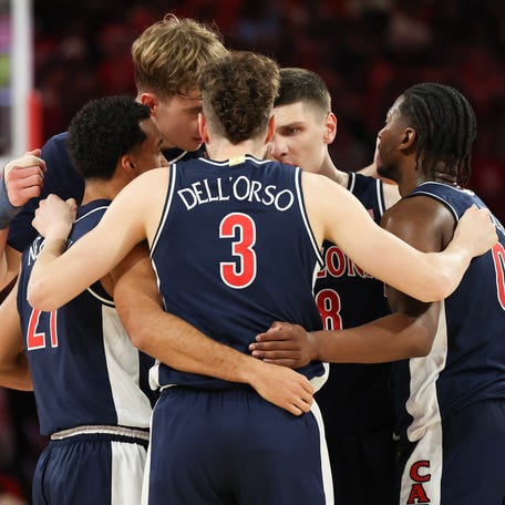 Feb 21, 2026; Houston, Texas, USA; Arizona Wildcats guard Anthony Dell'orso (3) and teammates huddle after a Houston Cougars timeout in the first half at Fertitta Center. Mandatory Credit: Thomas Shea-Imagn Images
