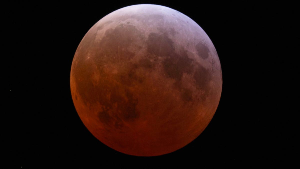 How to get a good photo of the blood moon