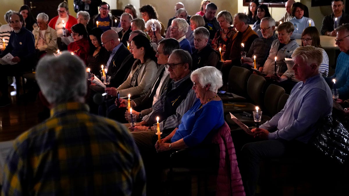 Duelo y esperanza en la vigilia por la ciudad hermana de Cincinnati en Ucrania
