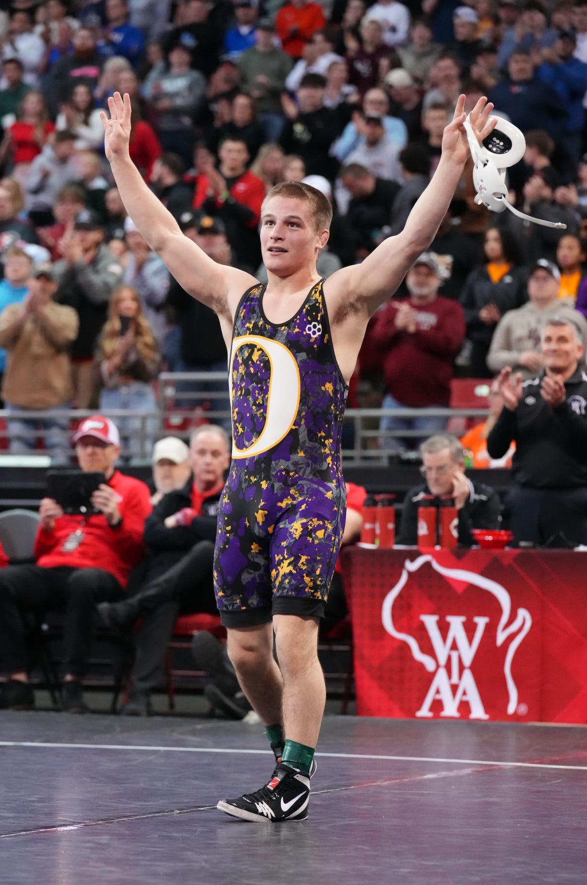 Four-time champ shines at WIAA state wrestling, seven from Milwaukee area win titles