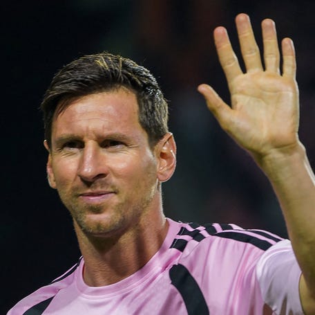 Inter Miami's Argentine forward #10 Lionel Messi waves during a friendly football match between Inter Miami CF and Independiente del Valle at Estadio Juan Ramon Loubriel in Bayamon, Puerto Rico, on February 26, 2026. (Photo by Jaydee Lee SERRANO / AFP via Getty Images)