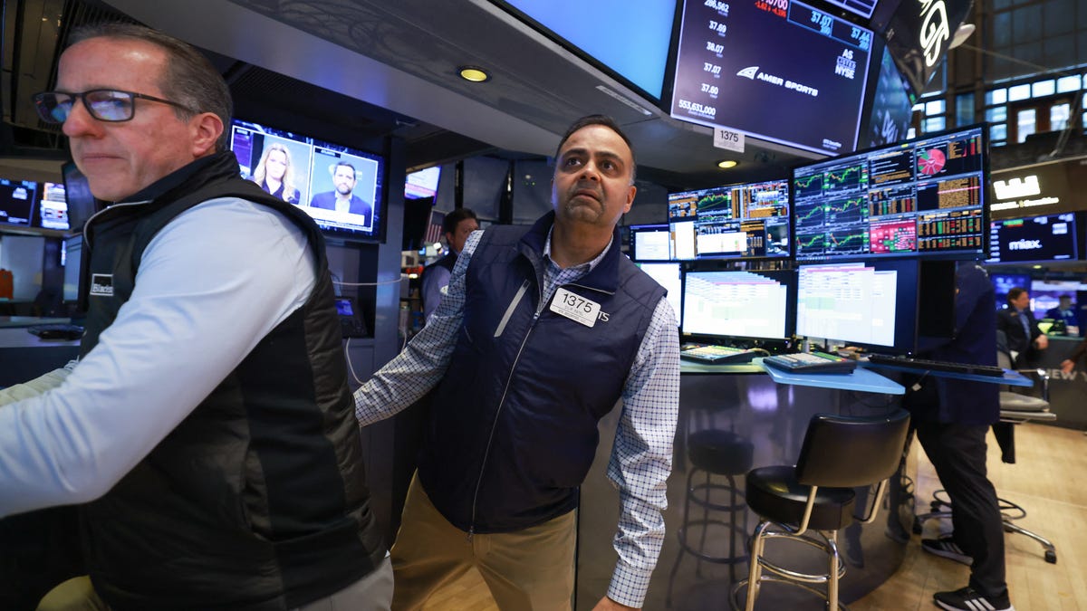 Traders work on the floor of the New York Stock Exchange (NYSE). Analysts are expecting choppy days ahead on Wall Street in light of the U.S.-Israel-Iran strikes over the weekend.
