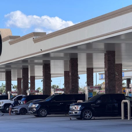 Cars refuel at the Buc-ee's gas station in Daytona Beach in January 2026. The average price of regular gas in Florida held steady at $2.88 a gallon on Monday, March 2, 2026, but could soon top $3 following the Feb. 27 U.S./Israeli attack on Iran, industry analysts warn.