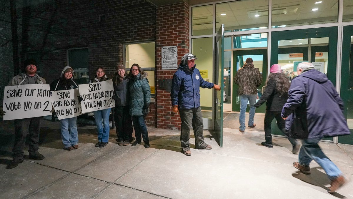 Supporters of Lilac Hedge Farm greet people arriving for Holden Town Meeting at Wachusett Regional High School on March 2.