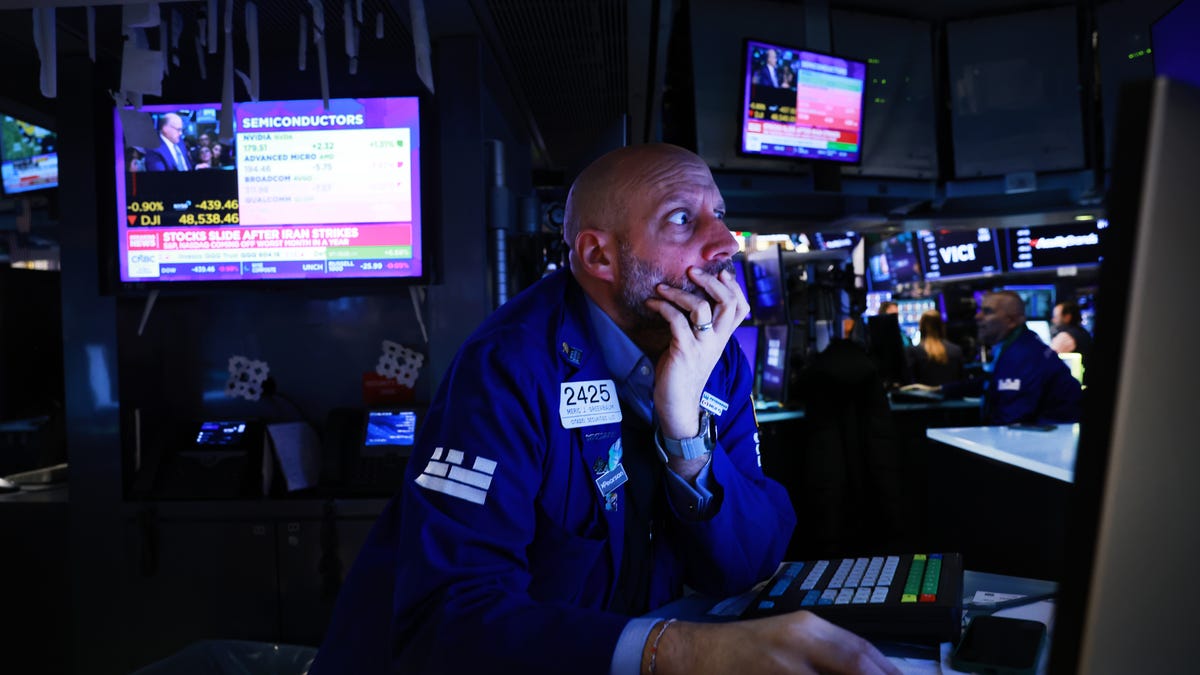 NEW YORK, NEW YORK - MARCH 02: Traders work on the floor of the New York Stock Exchange (NYSE) on March 02, 2026 in New York City. Markets were down sharply across the world following the weekend U.S. and Israeli attacks on Iran, with oil prices rising and the Dow falling over 500 points after the opening bell. (Photo by Spencer Platt/Getty Images)
