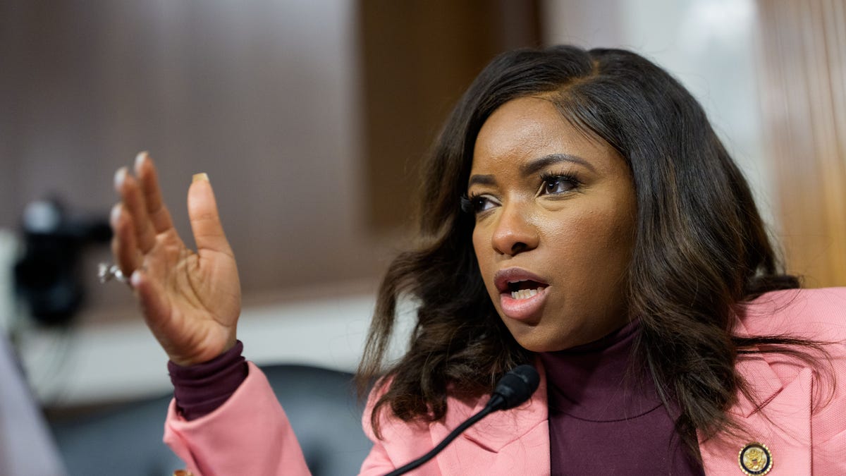 Man who worked security for congresswoman killed by Dallas police