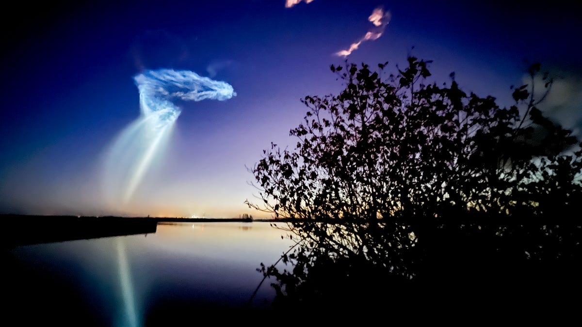 See SpaceX rocket create 'jellyfish' effect in Florida sky