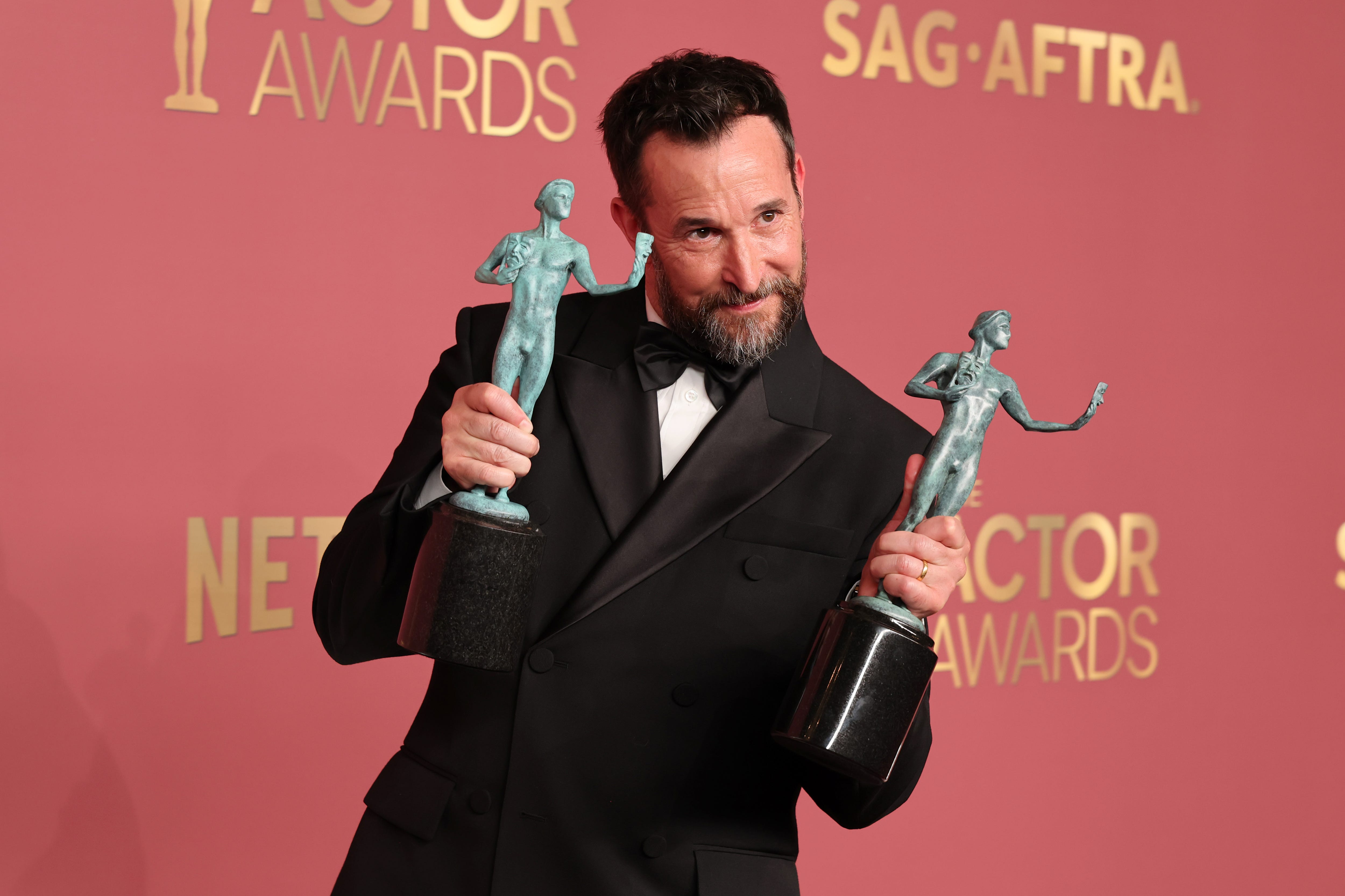 <p style="margin: 0px;">Noah Wyle</p>