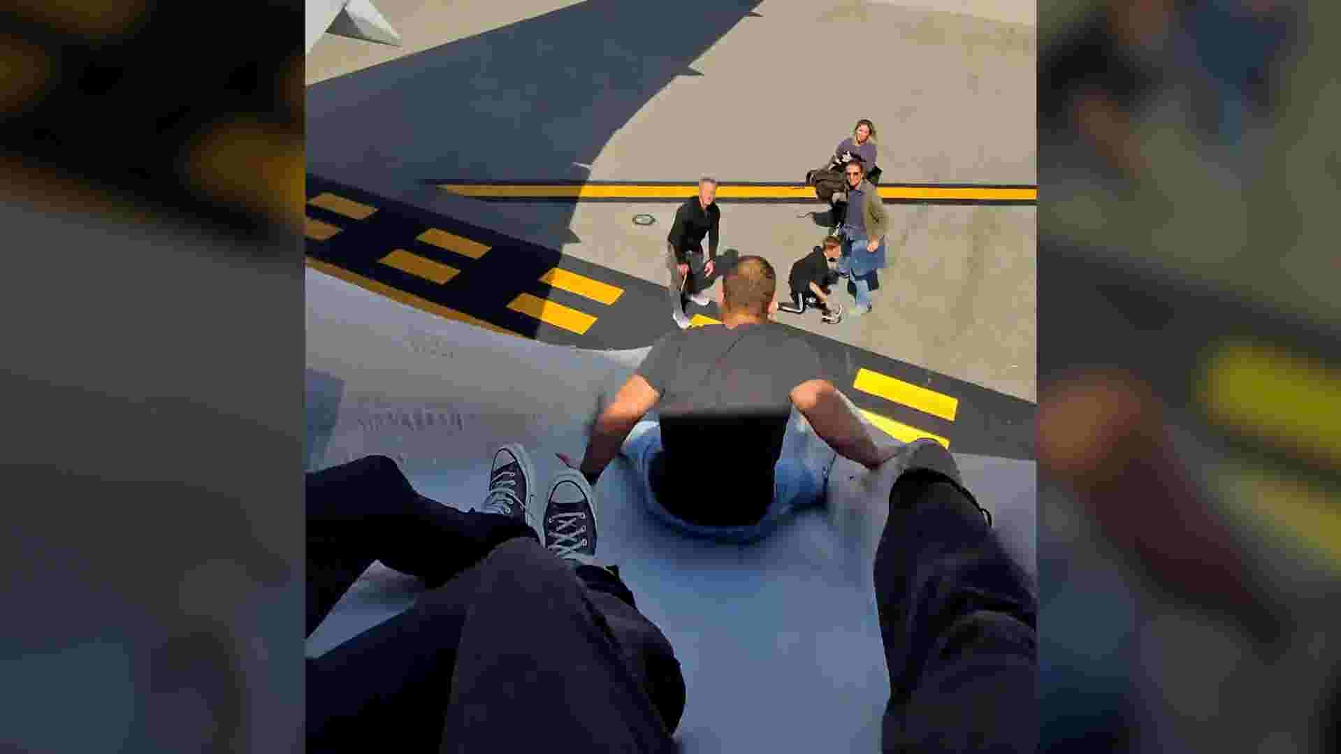 Video shows a passenger POV during a United flight evacuation