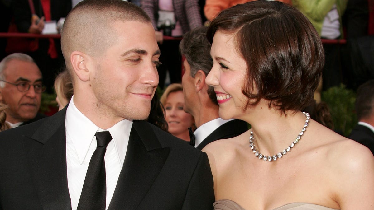 See how famous siblings Jake and Maggie Gyllenhaal support each other