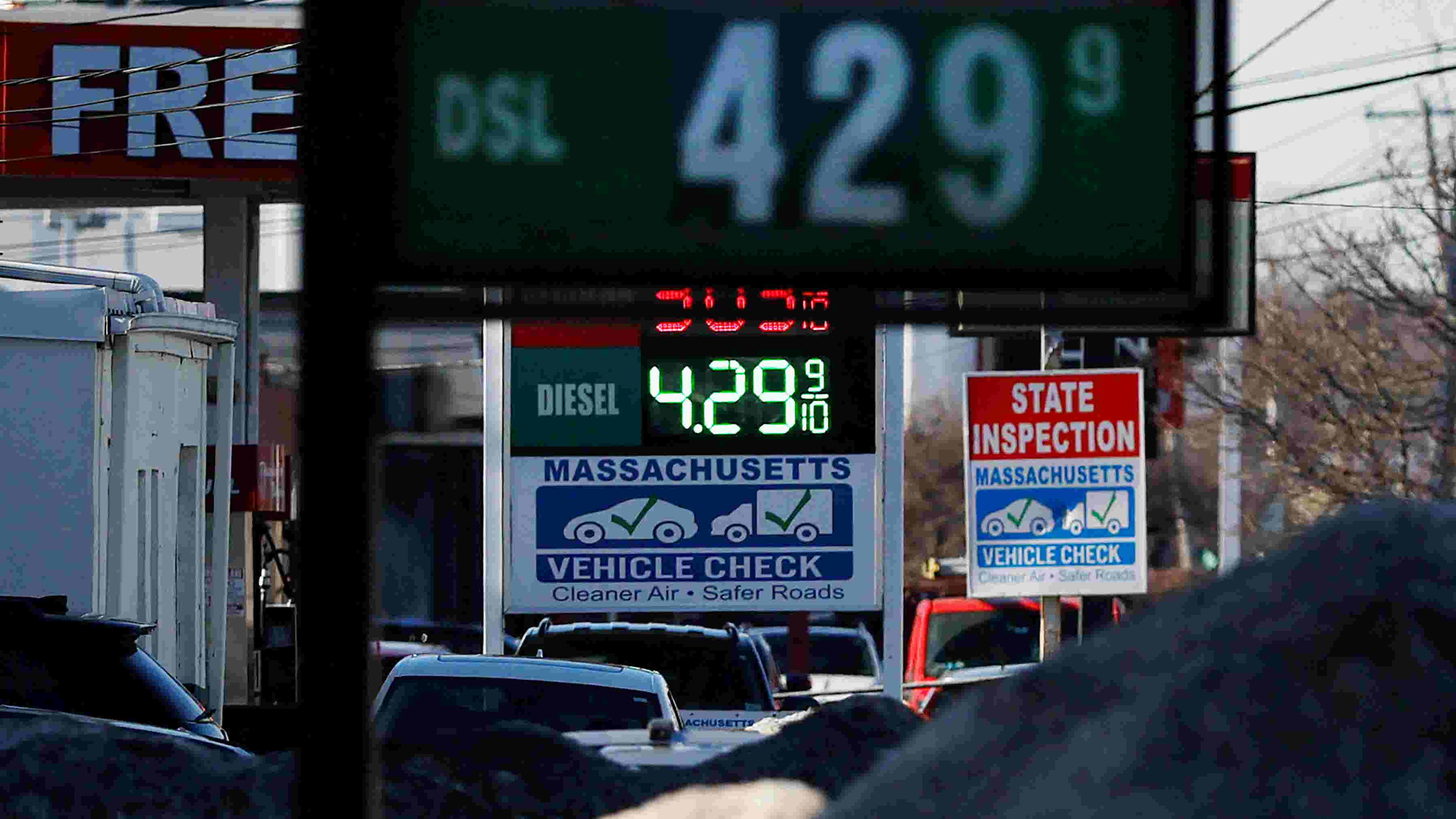 US-Israel war in Iran has gas prices skyrocketing