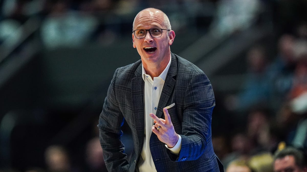 Dan Hurley ejected as UConn upset by Marquette, may lose No. 1 seed