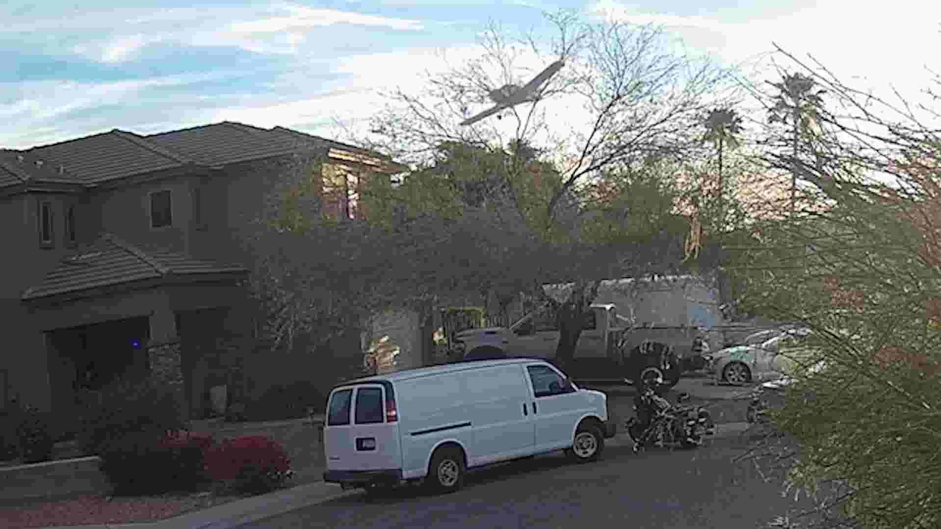 Small plane carrying two crashes into two Phoenix homes