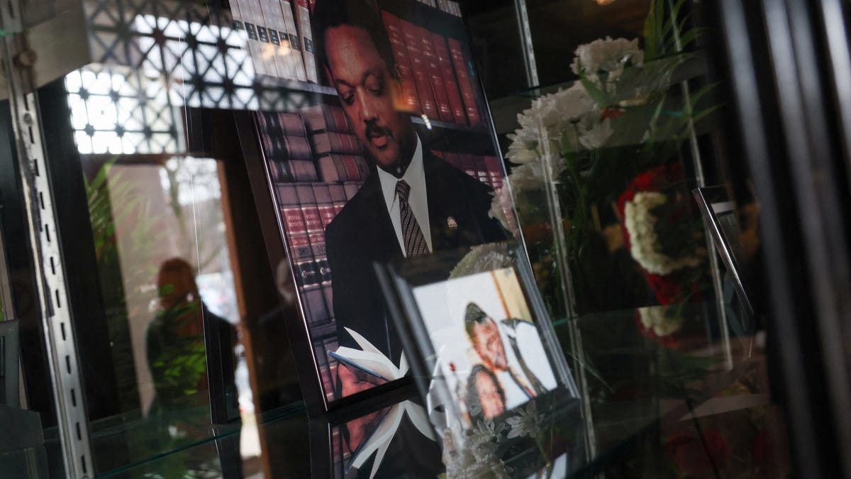 Photos show Rev. Jesse Jackson honored with private memorial in Chicago