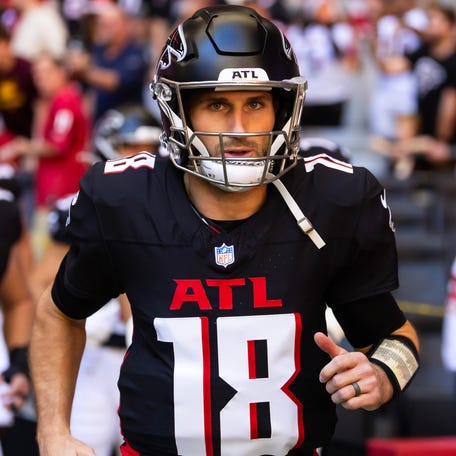 Atlanta Falcons quarterback Kirk Cousins (18) against the Arizona Cardinals at State Farm Stadium in Glendale, Arizona on Dec. 21, 2025.