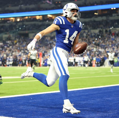 Alec Pierce #14 of the Indianapolis Colts scores a touchdown in the first quarter against the Jacksonville Jaguars at Lucas Oil Stadium on January 05, 2025 in Indianapolis, Indiana.