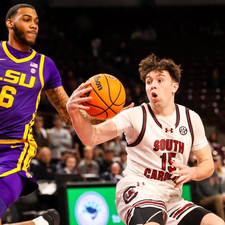 Jan 31, 2026; Columbia, South Carolina, USA; South Carolina Gamecocks guard Eli Ellis (15) attempts to get around Louisiana State Tigers forward Robert Miller III (6) in the first half at Colonial Life Arena. Mandatory Credit: Jeff Blake-Imagn Images