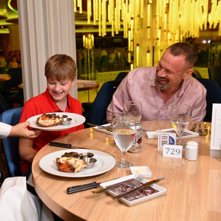 Carnival Cruise Line introduced a new expedited meal service in its main dining rooms.