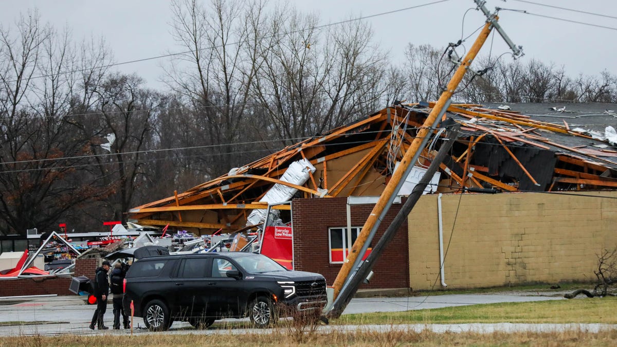 Tornado in northwest Indiana causes two deaths and widespread damage