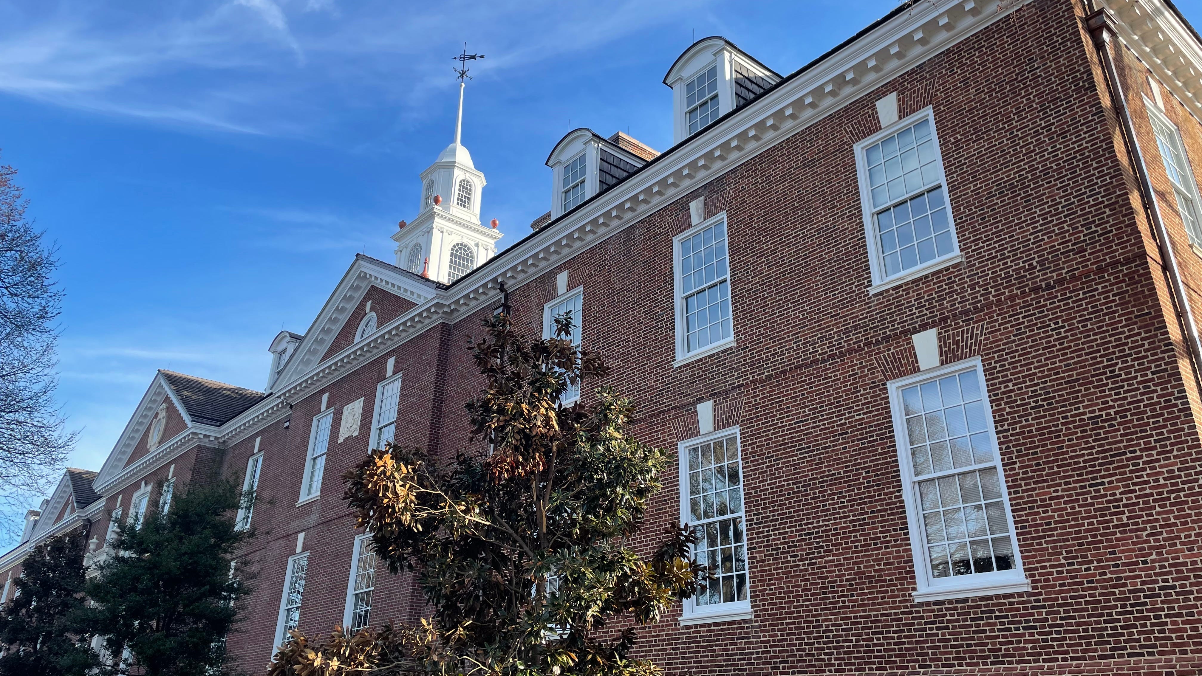 Los legisladores de Delaware presionan para incluir DEFAC en la ley estatal después de la controversia.