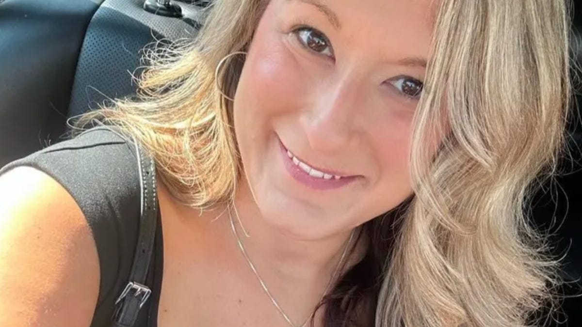 Ohio mom whose tummy tuck complication went viral has died