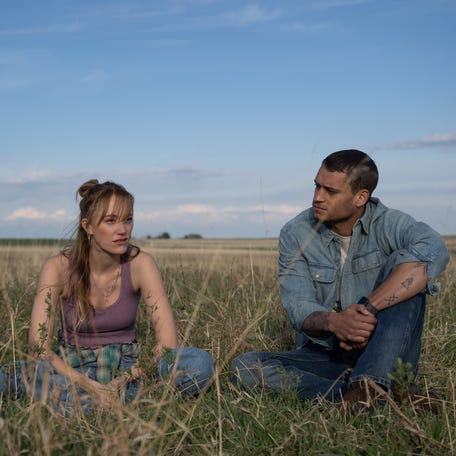 Kenna (Maika Monroe) and Ledger (Tyriq Withers) have a heart-to-heart in "Reminders of Him."